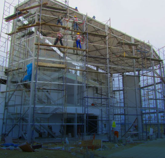 Contrucción de edificio de viviendas, educación y comercio